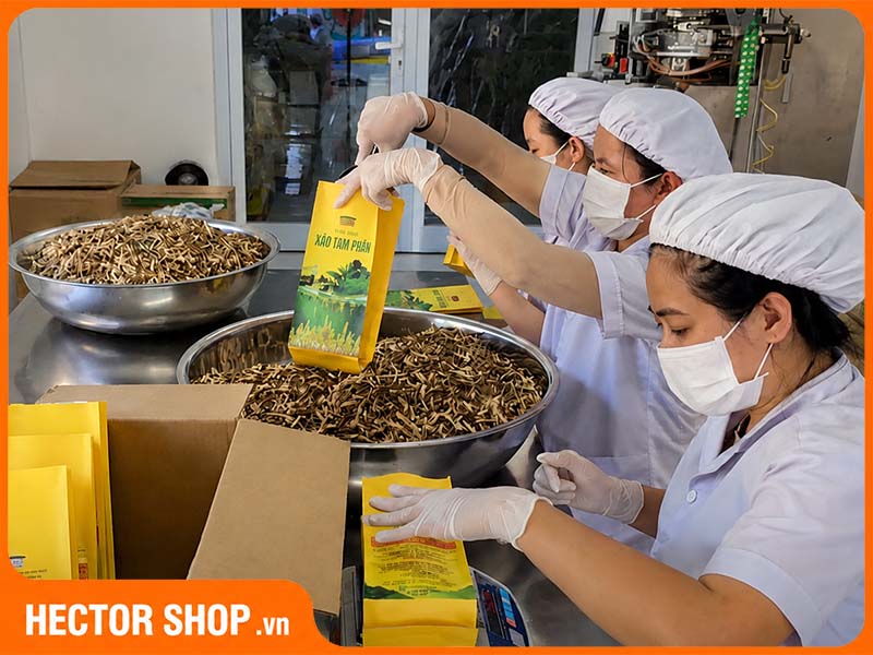 Trà xáo tam phân được đóng gói tại nhà máy đạt chuẩn
