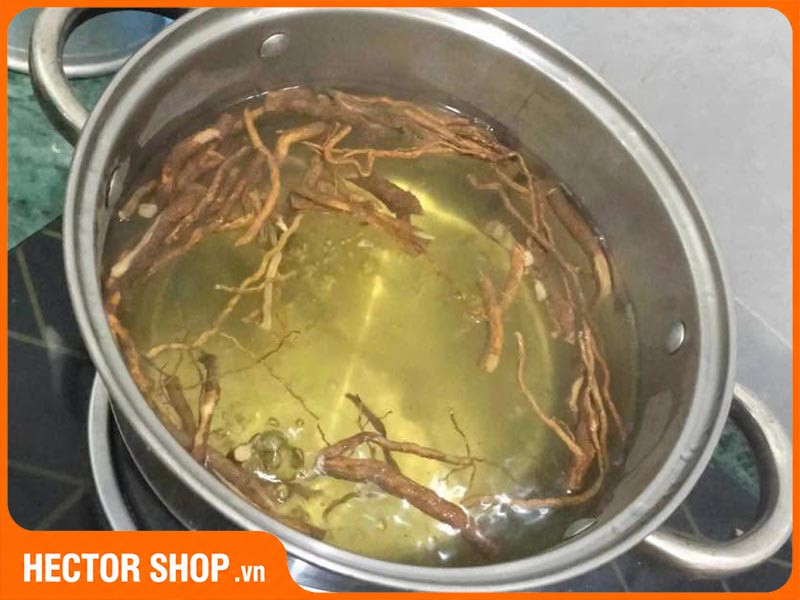 Nấu rễ xáo tam phân trên bếp