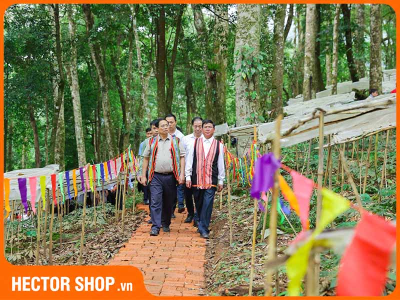 Thủ Tướng Phạm Minh Chính đến thăm vùng sâm Ngọc Linh Kontum K5